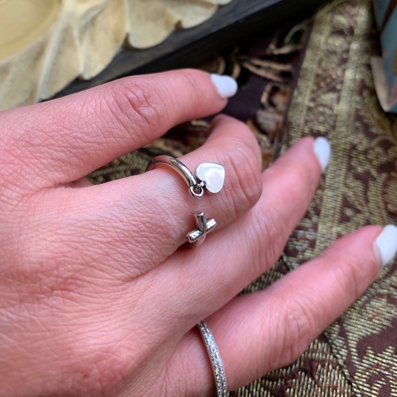 Beautiful 925 silver Cross dangling heart adjustable ring - Picture 2 of 7